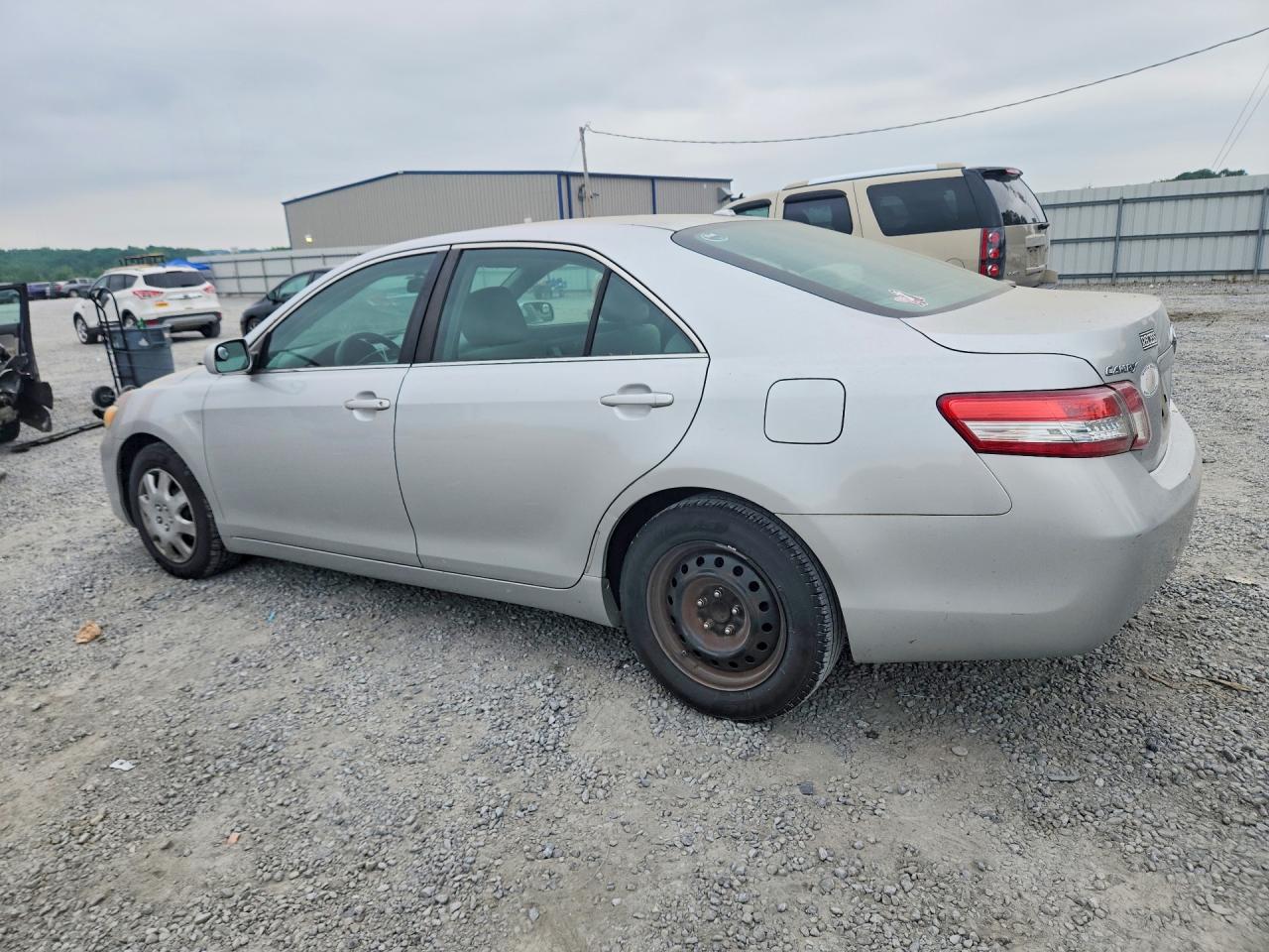 2011 Toyota Camry Le Silver vin: 4T1BF3EK2BU128170