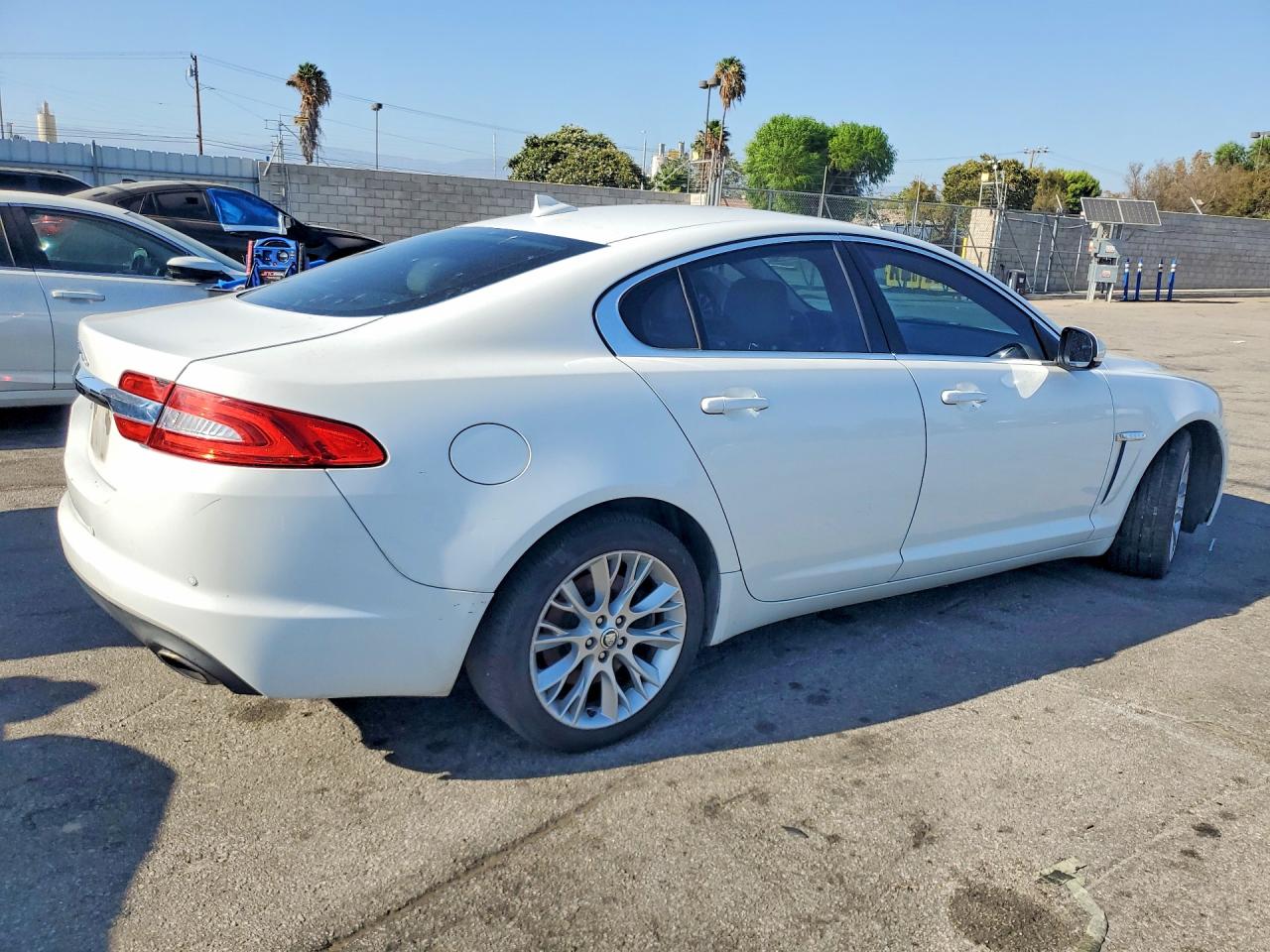 2013 Jaguar Xf White vin: SAJWA0ES2DPS82304