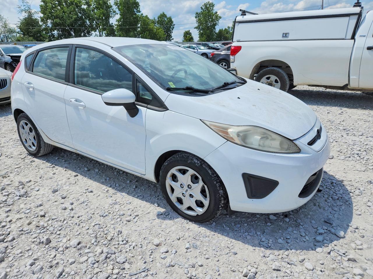 2013 Ford Fiesta S White vin: 3FADP4TJ4DM201305
