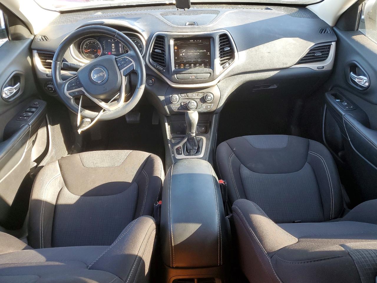2015 Jeep Cherokee Latitude Silver vin: 1C4PJLCS0FW616751
