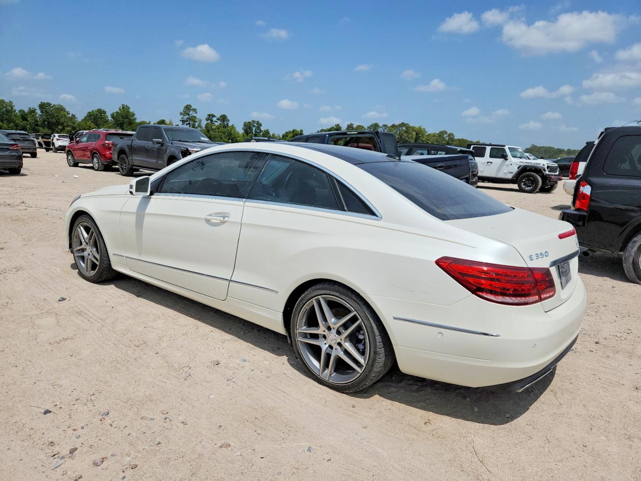 2014 Mercedes-benz E 350 White vin: WDDKJ5KB1EF230352