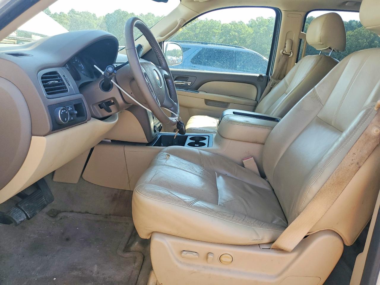 2012 Chevrolet Tahoe C1500 Lt White vin: 1GNSCBE08CR263199