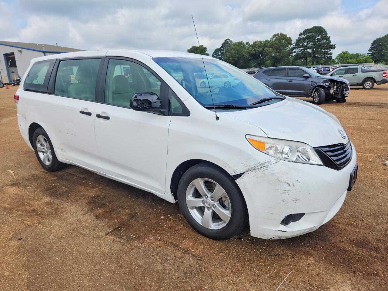 2014 Toyota Sienna L 7-passenger White vin: 5TDZK3DC9ES514182