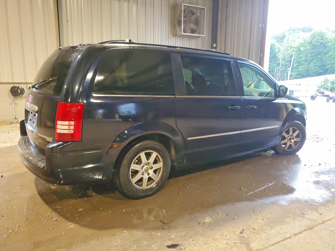 2010 Chrysler Town & Country Touring Plus Blue vin: 2A4RR8D14AR374434