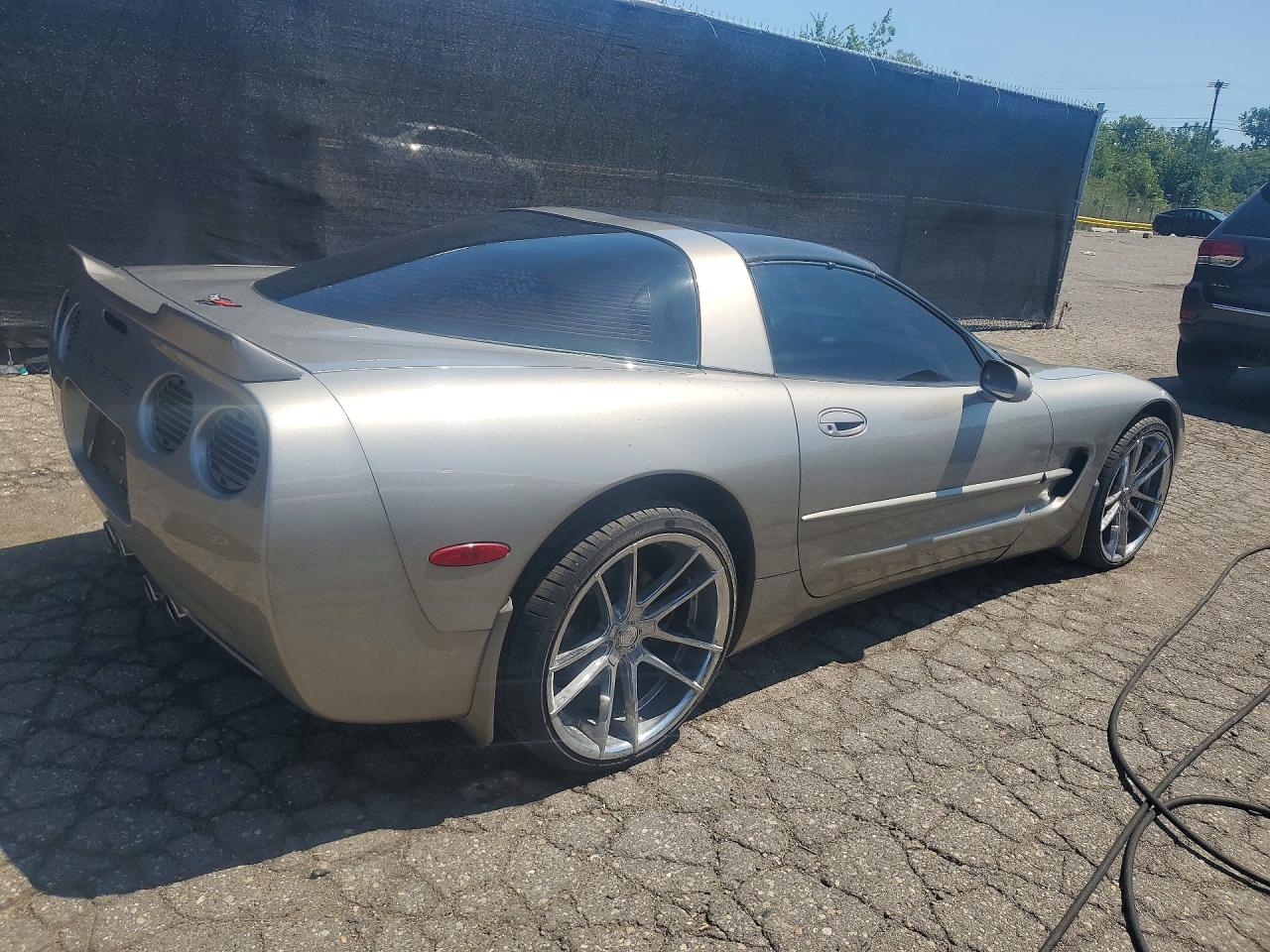 1998 Chevrolet Corvette Gold vin: 1G1YY22G9W5122801