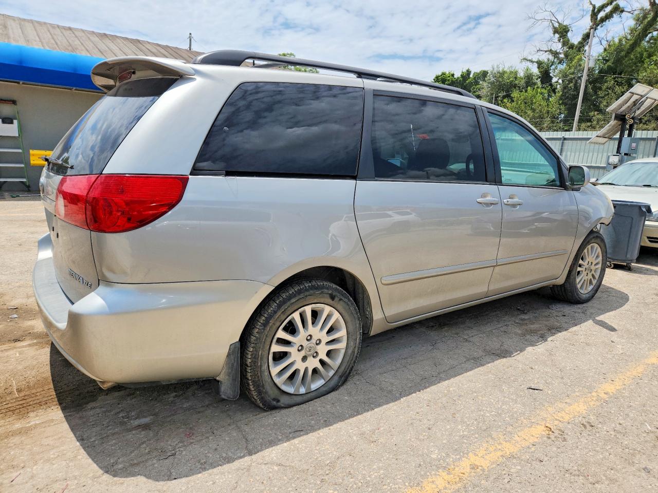 2010 Toyota Sienna Xle Серебряный vin: 5TDYK4CC4AS313514