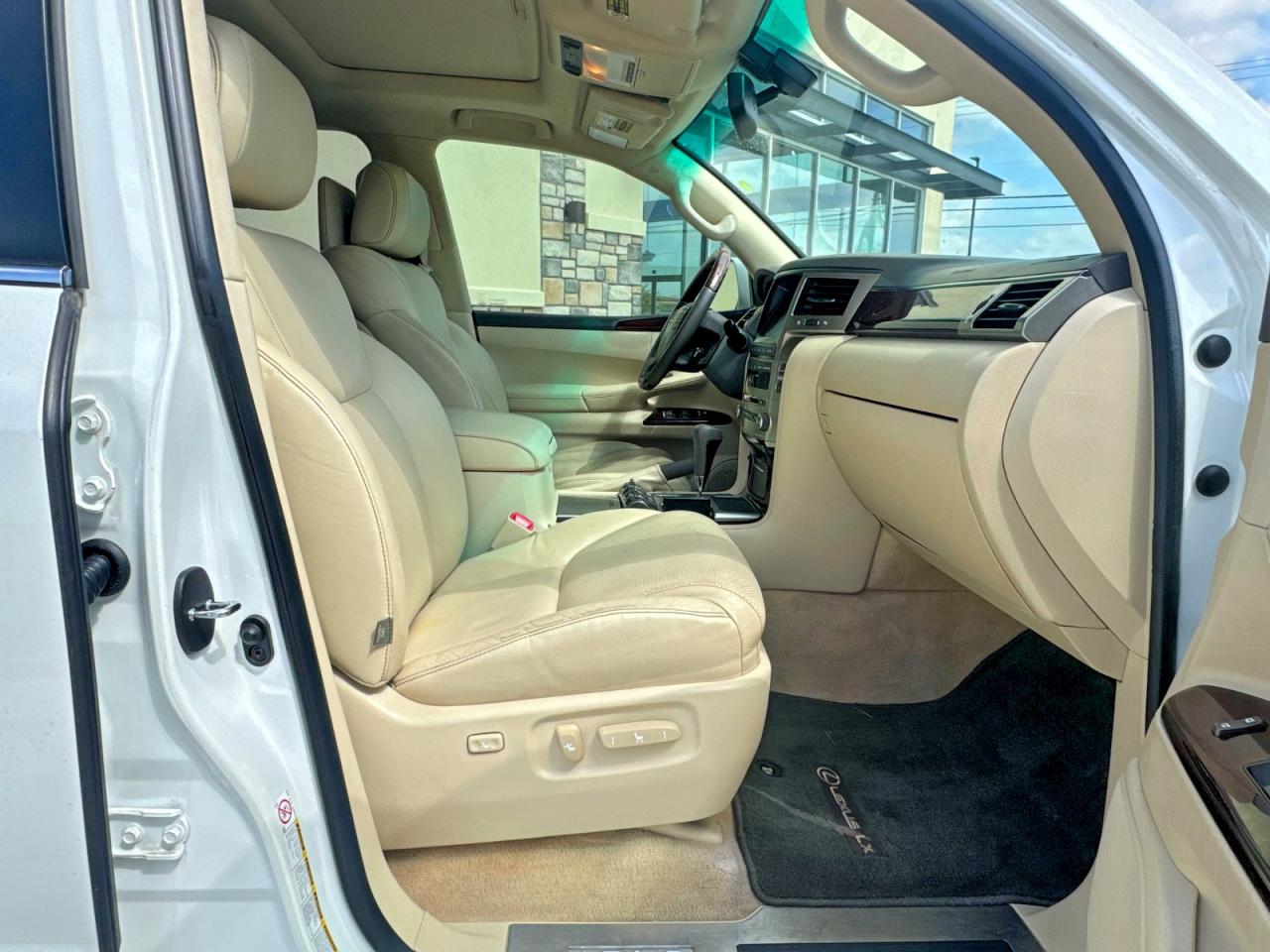 2013 Lexus Lx 570 White vin: JTJHY7AX8D4100357