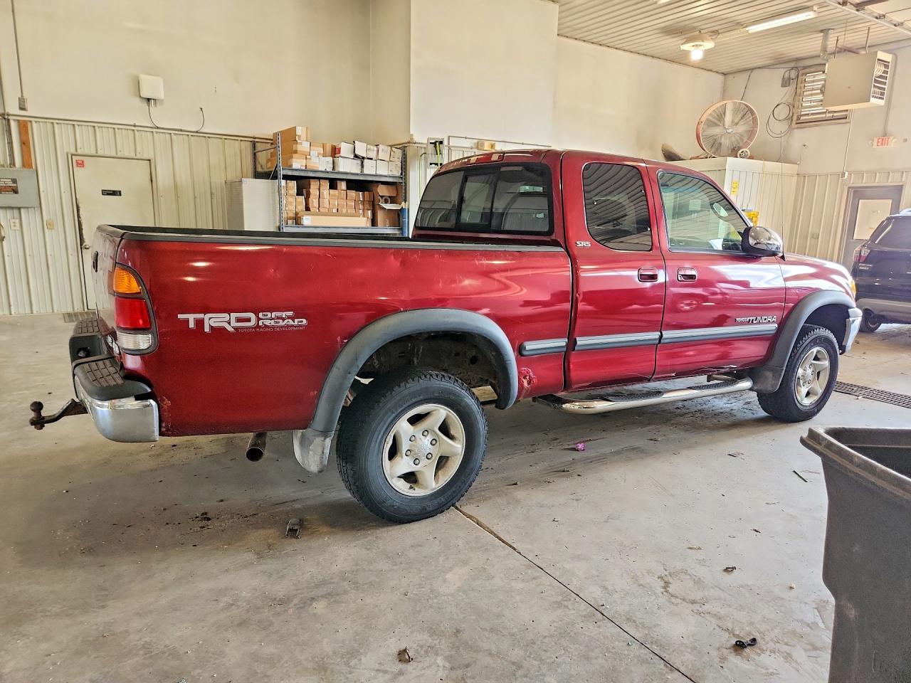2001 Toyota Tundra Sr5 Red vin: 5TBBT441X1S155592