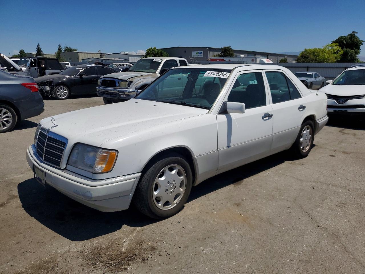 1994 Mercedes-benz E 320 White vin: WDBEA32E2RC125900