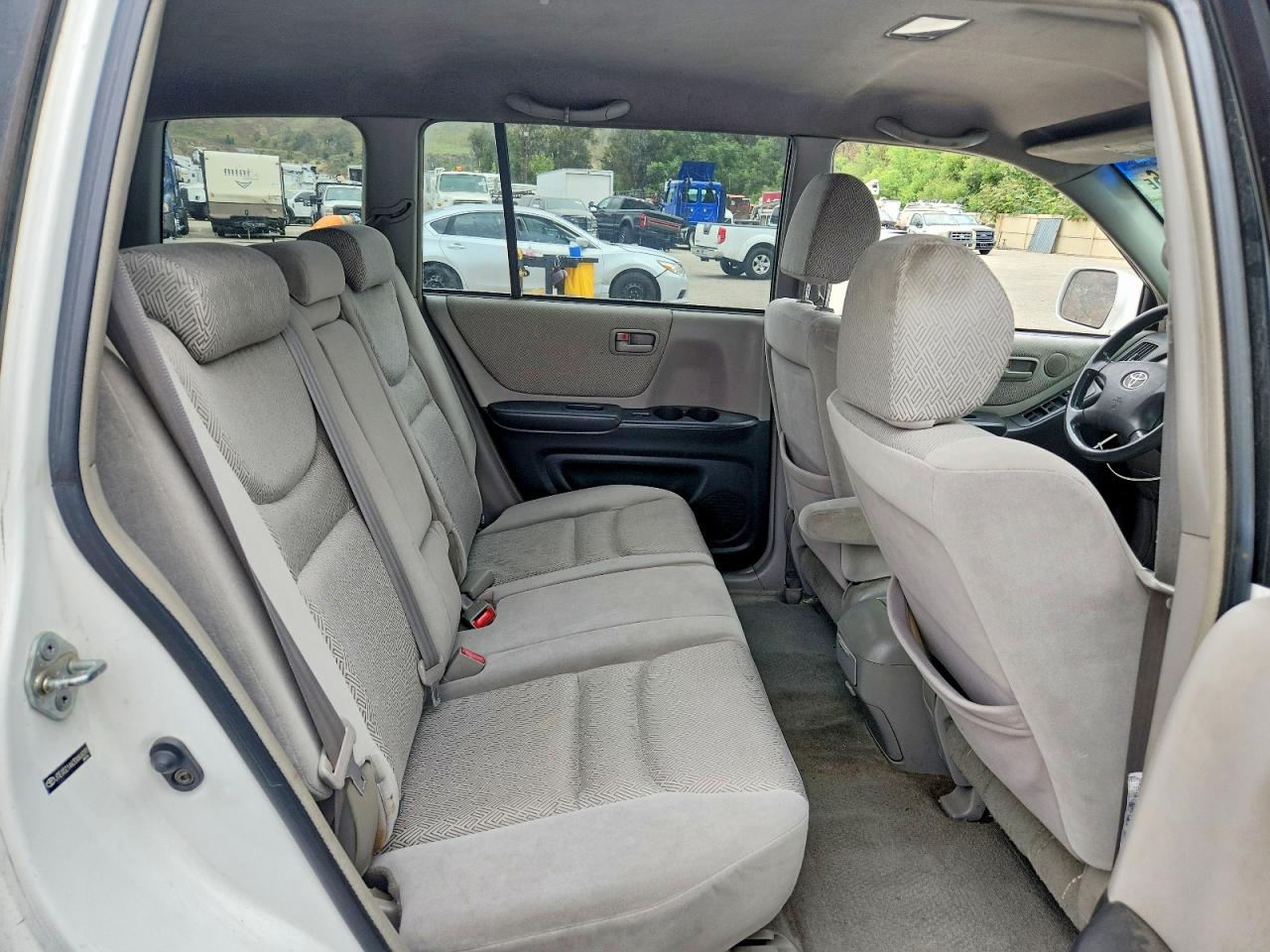 2003 Toyota Highlander Base White vin: JTEGD21A830066091