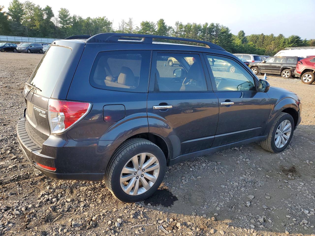 2011 Subaru Forester 2.5x Premium Gray vin: JF2SHADC3BH735492