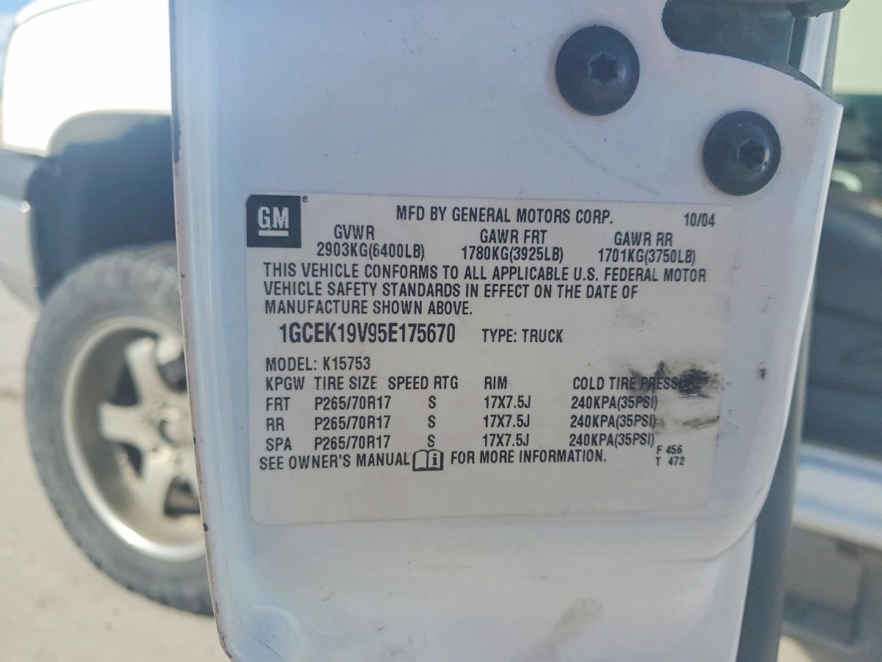 2005 Chevrolet Silverado K1500 White vin: 1GCEK19V95E175670