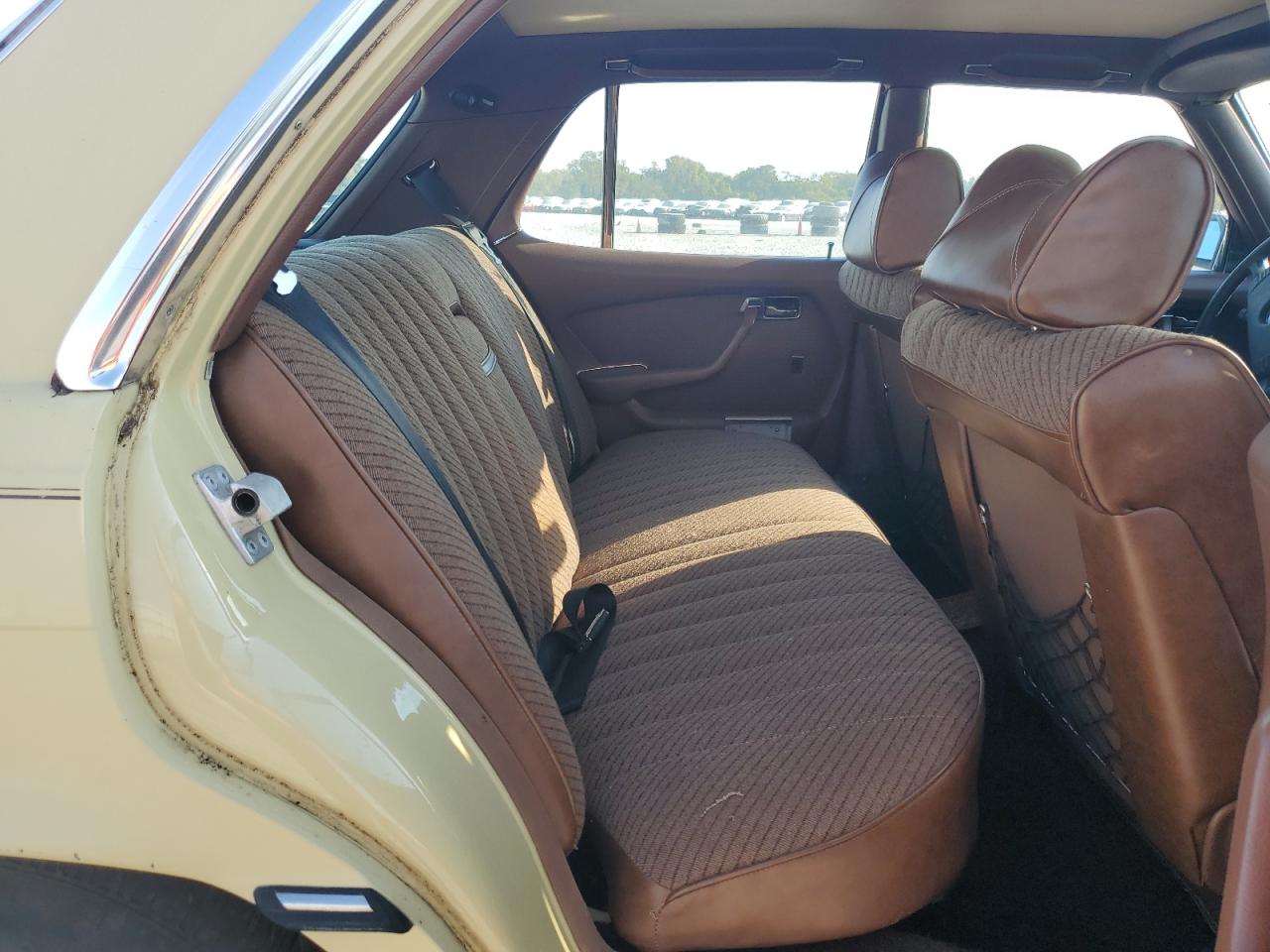 1977 Mercedes-benz 280 Se Желтый vin: 11602412077636