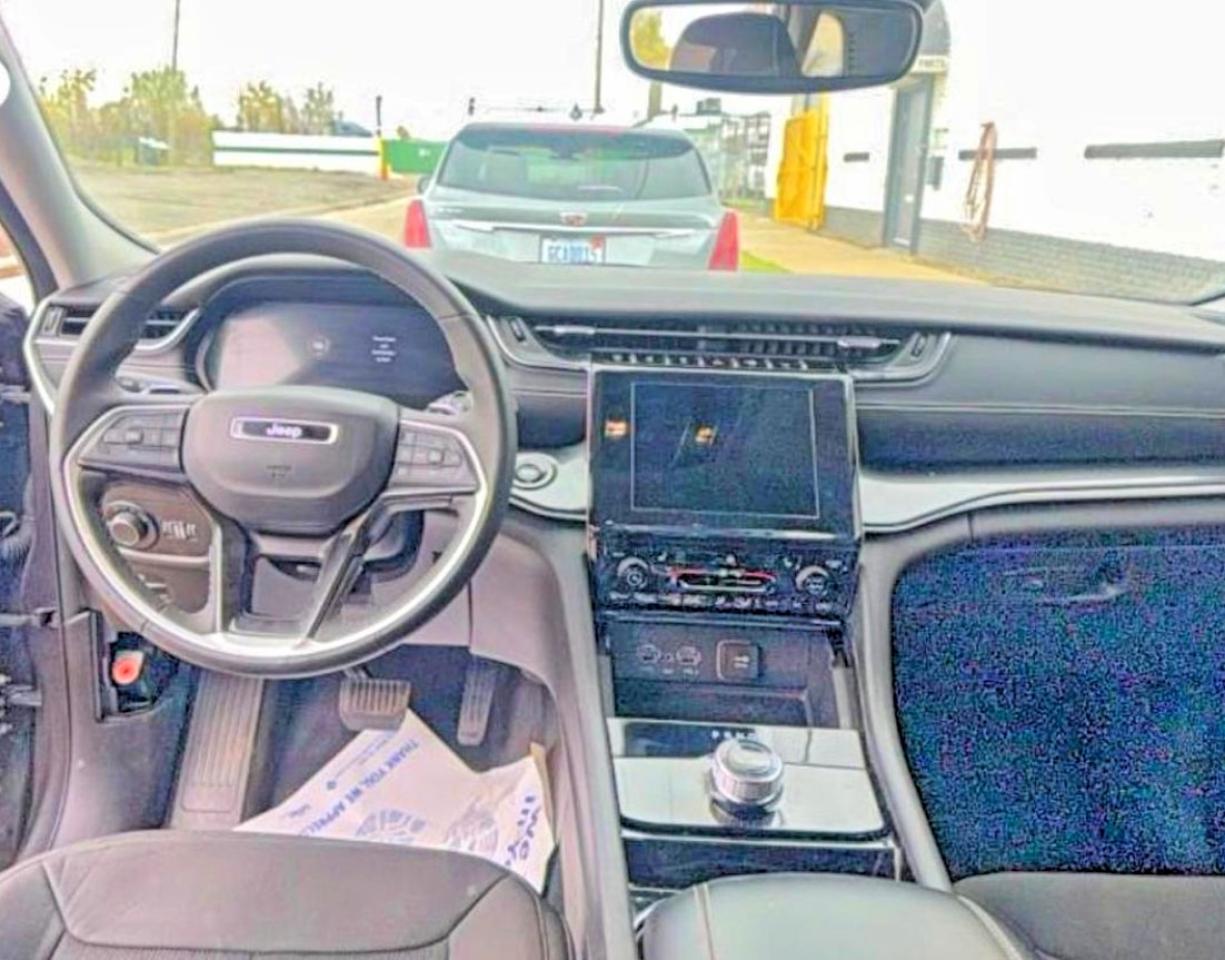2023 Jeep Grand Cherokee Laredo Коричневый vin: 1C4RJHAG3P8710990