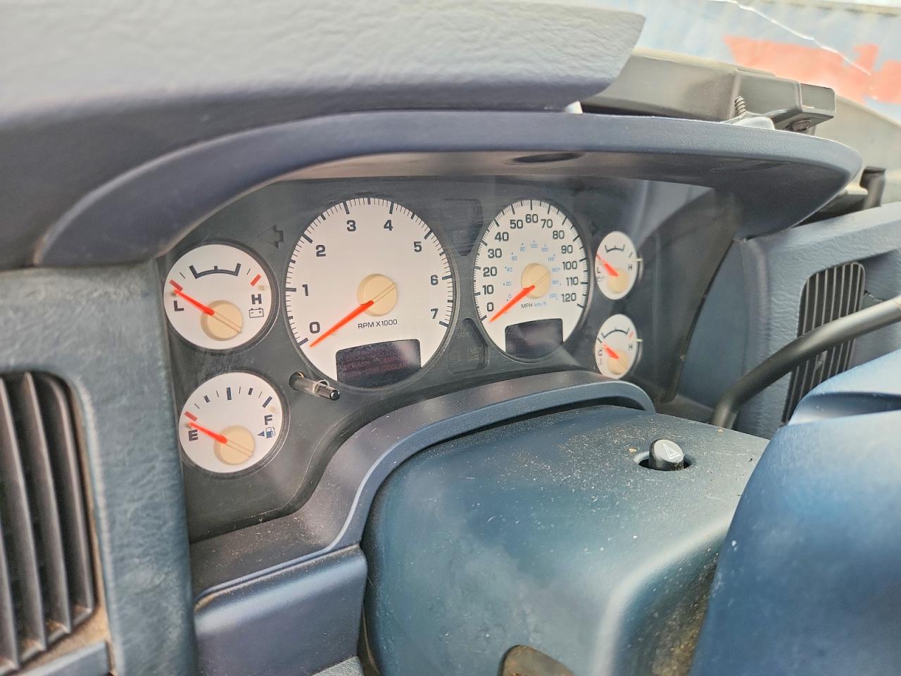 2002 Dodge Ram 1500 Silver vin: 3D7HA18N22G117735