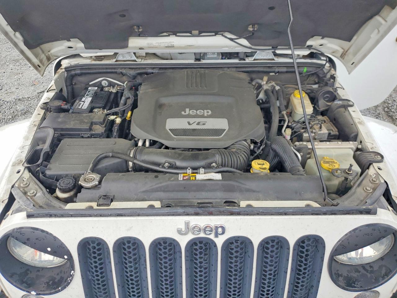 2015 Jeep Wrangler Unlimited Sahara Белый vin: 1C4BJWEG6FL624777