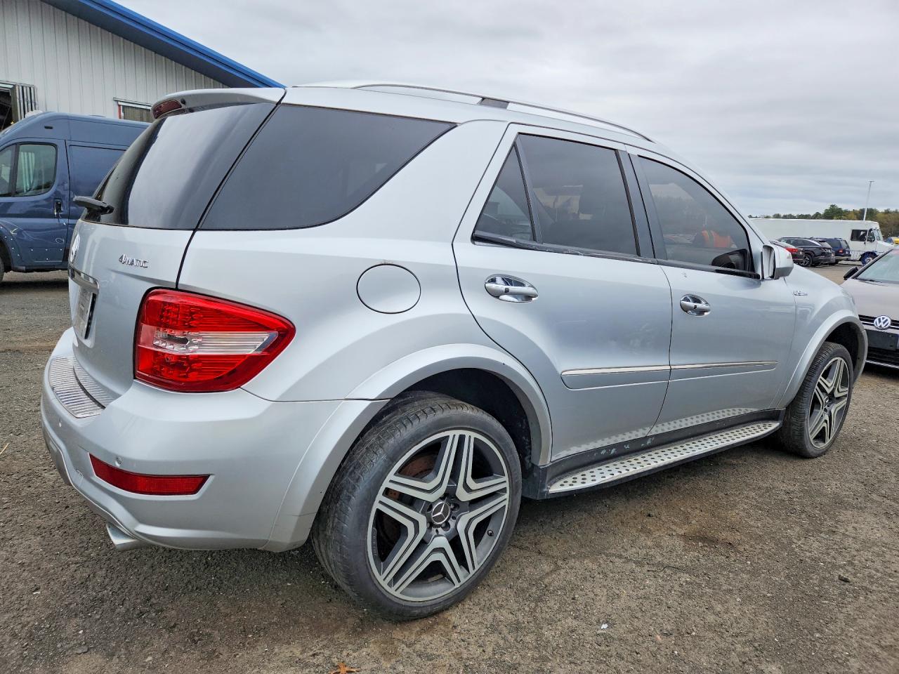 2010 Mercedes-benz Ml 550 4matic Серебряный vin: 4JGBB7CB7AA587779
