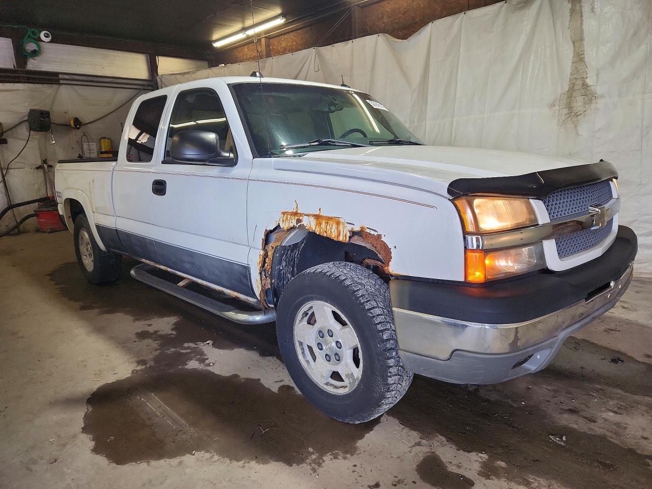 2005 Chevrolet Silverado K1500 White vin: 1GCEK19B25E159283
