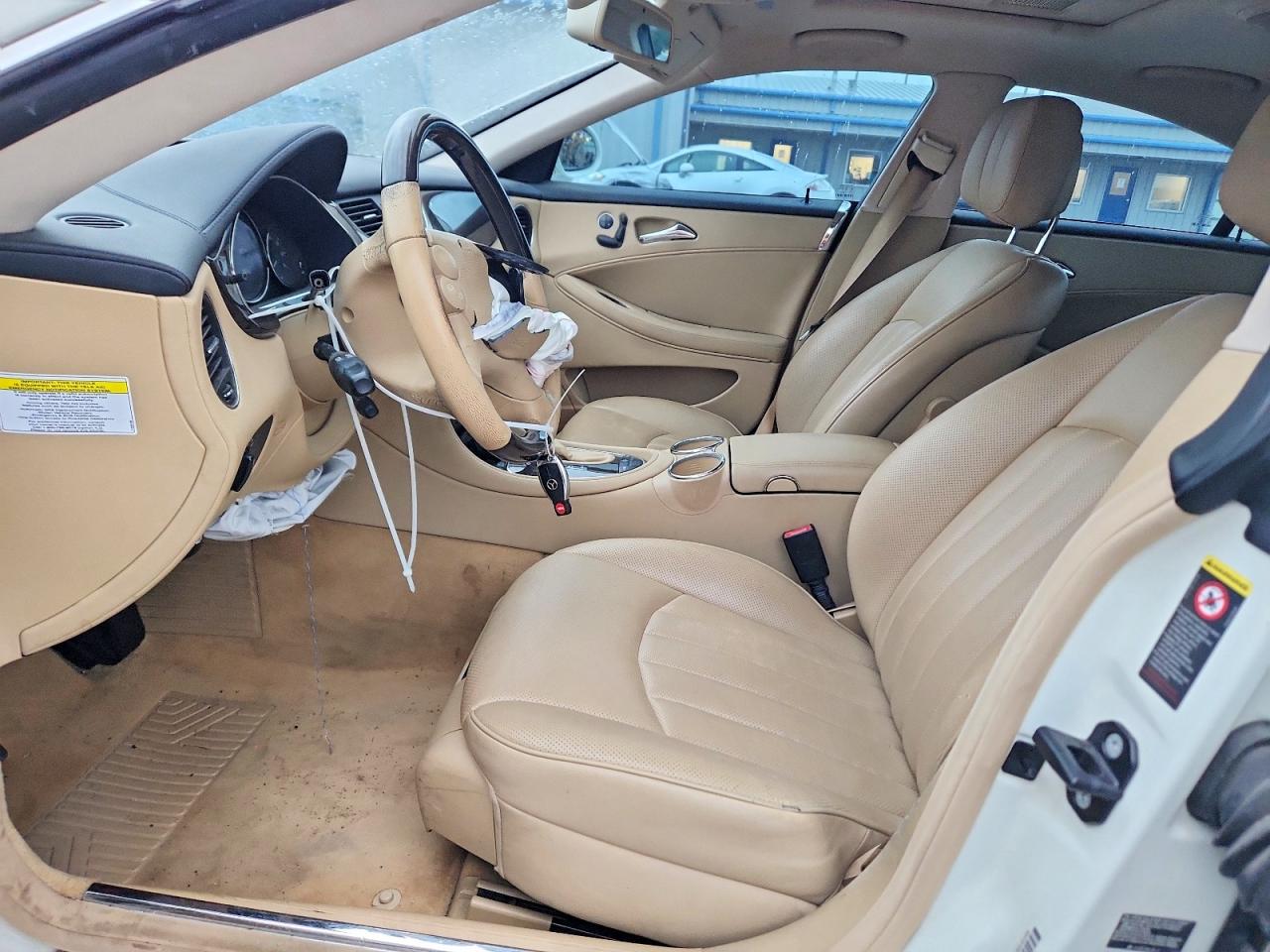 2008 Mercedes-benz Cls 550 White vin: WDDDJ72XX8A122362