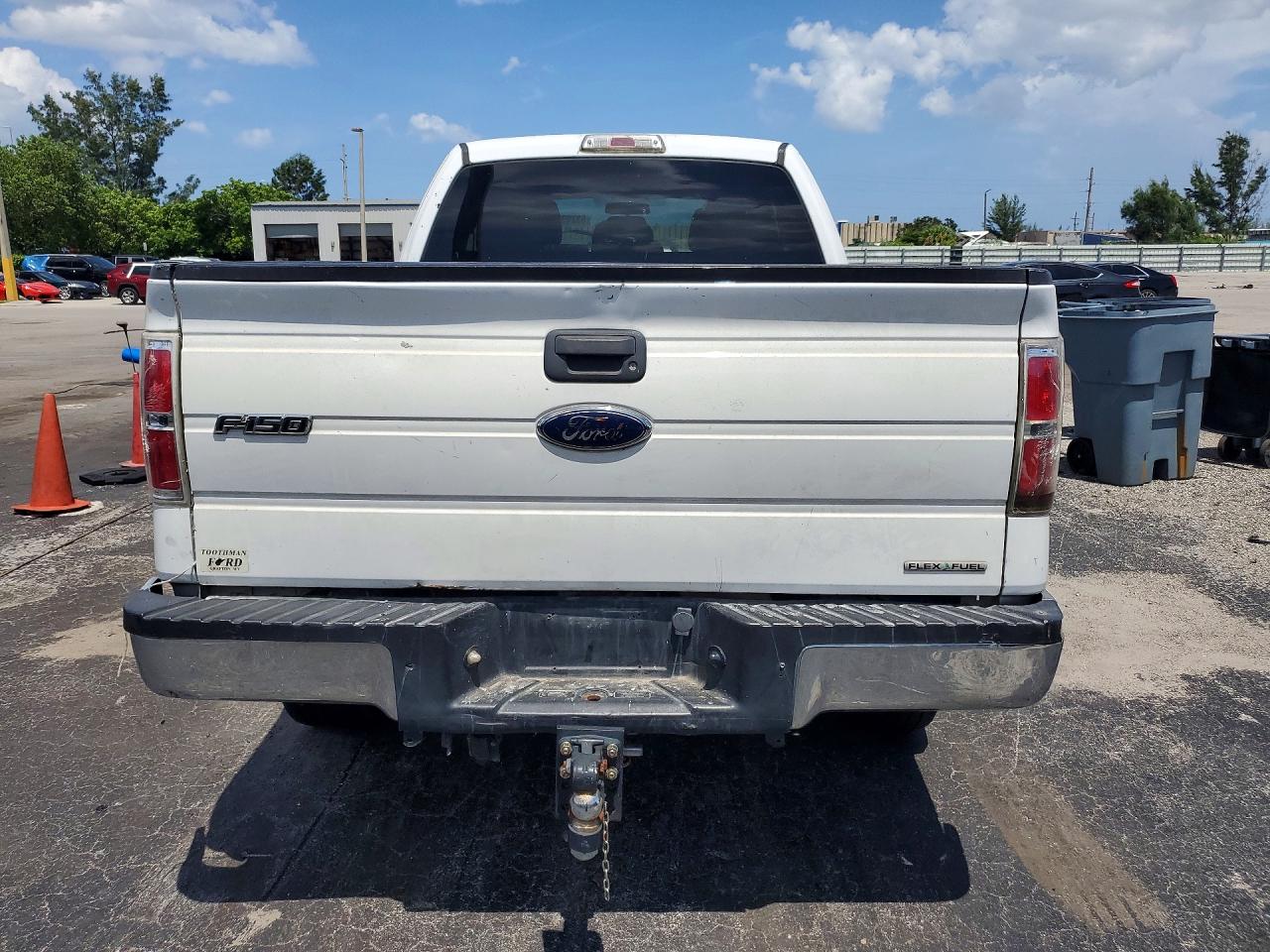 2011 Ford F150 Super Cab White vin: 1FTFX1EF4BFA37366