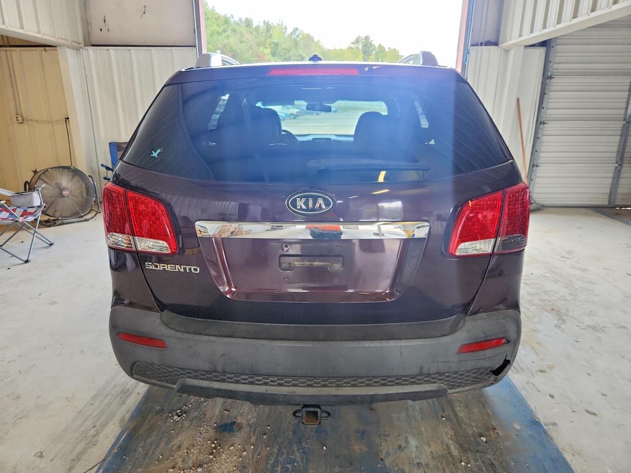 2011 Kia Sorento Lx Темно-бордовый vin: 5XYKT4A27BG091174