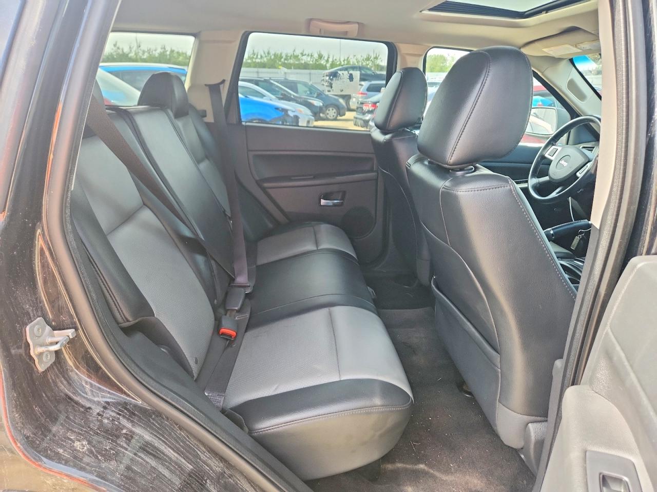2008 Jeep Grand Cherokee Laredo Black vin: 1J8HR48M88C514091