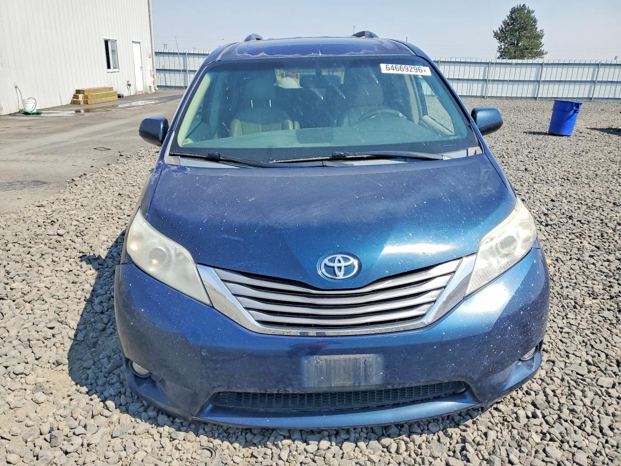 2011 Toyota Sienna Xle 8-passenger Blue vin: 5TDYK3DC1BS093596
