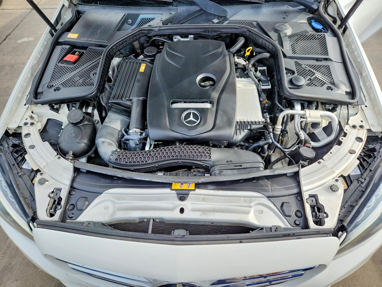2015 Mercedes-benz C 300 4matic White vin: 55SWF4KB7FU074961