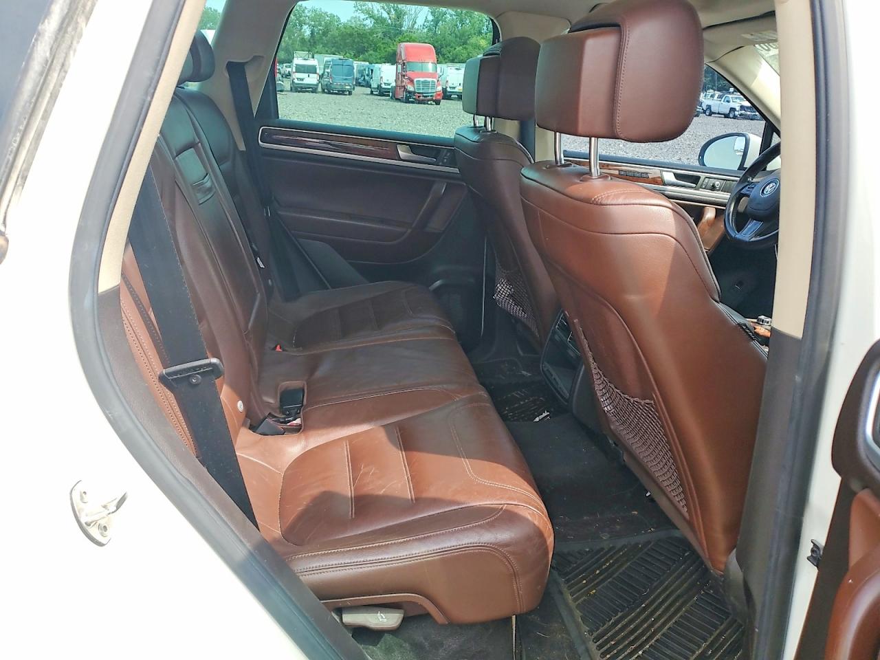2012 Volkswagen Touareg V6 Белый vin: WVGFF9BP3CD003135