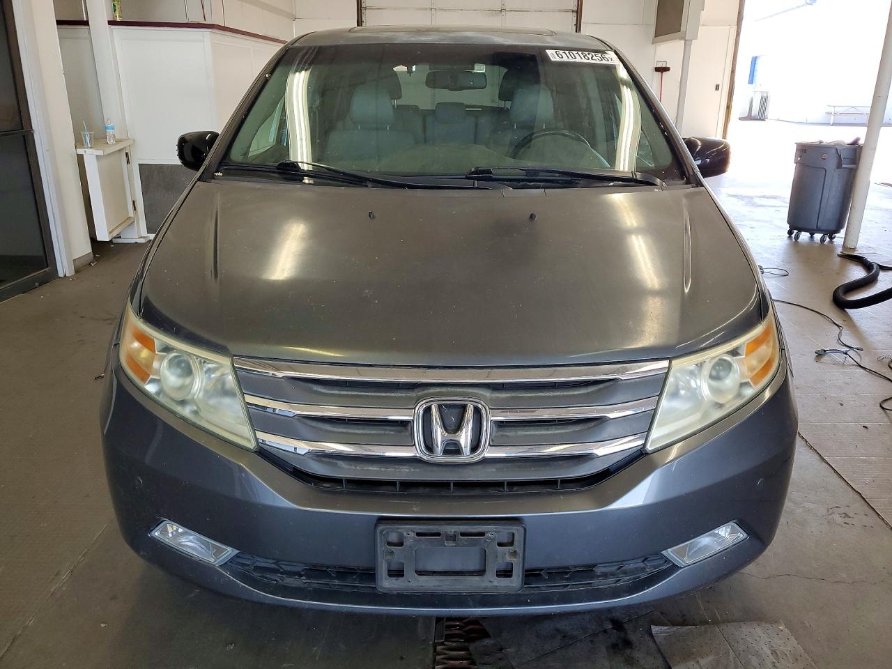 2011 Honda Odyssey Touring Gray vin: 5FNRL5H90BB002978