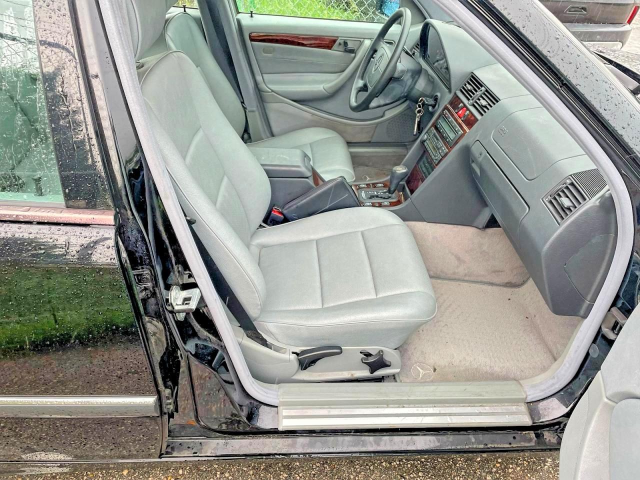 1998 Mercedes-benz C 230 Black vin: WDBHA23G8WA555882
