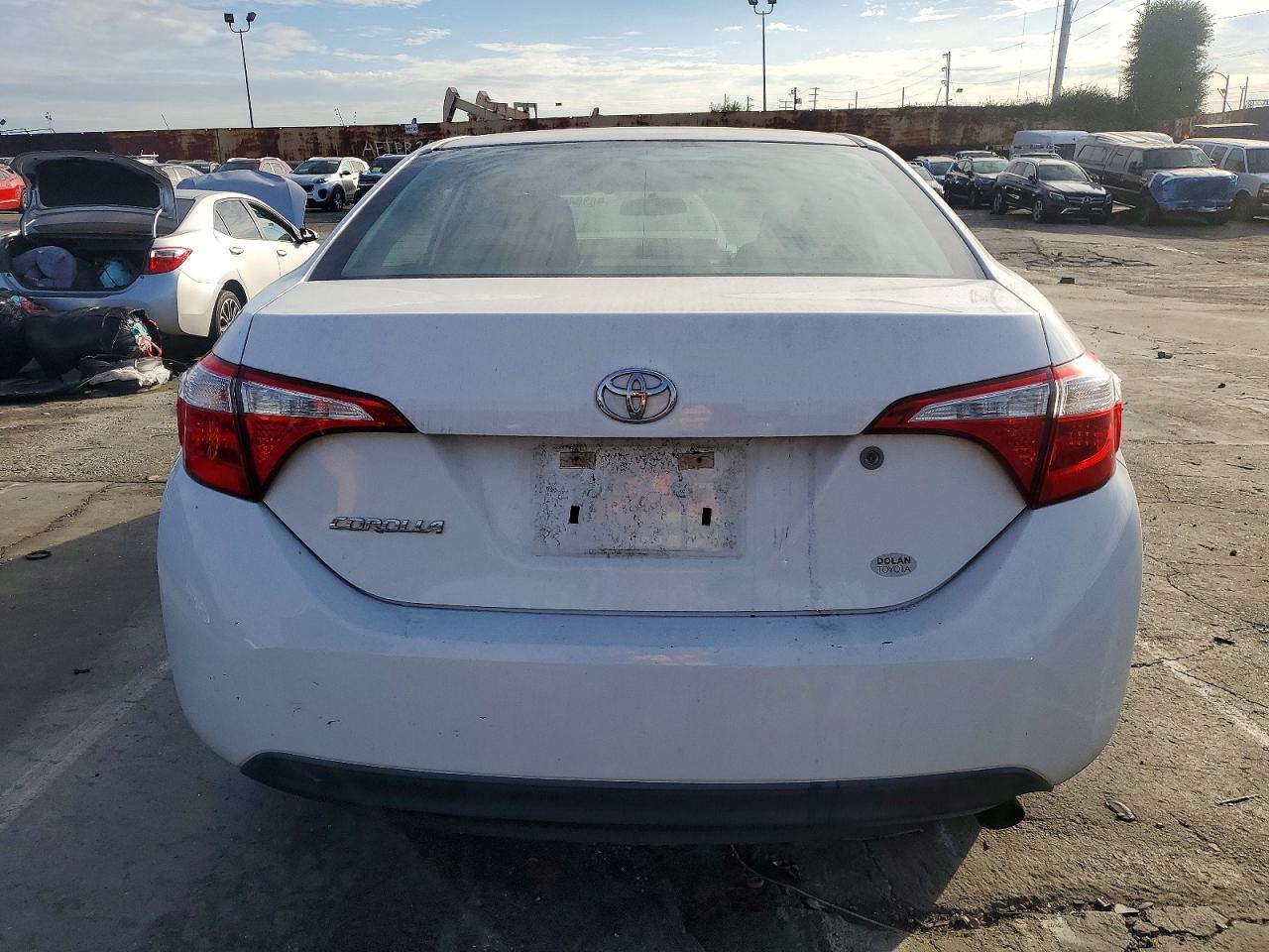 2015 Toyota Corolla L White vin: 5YFBURHE4FP355964