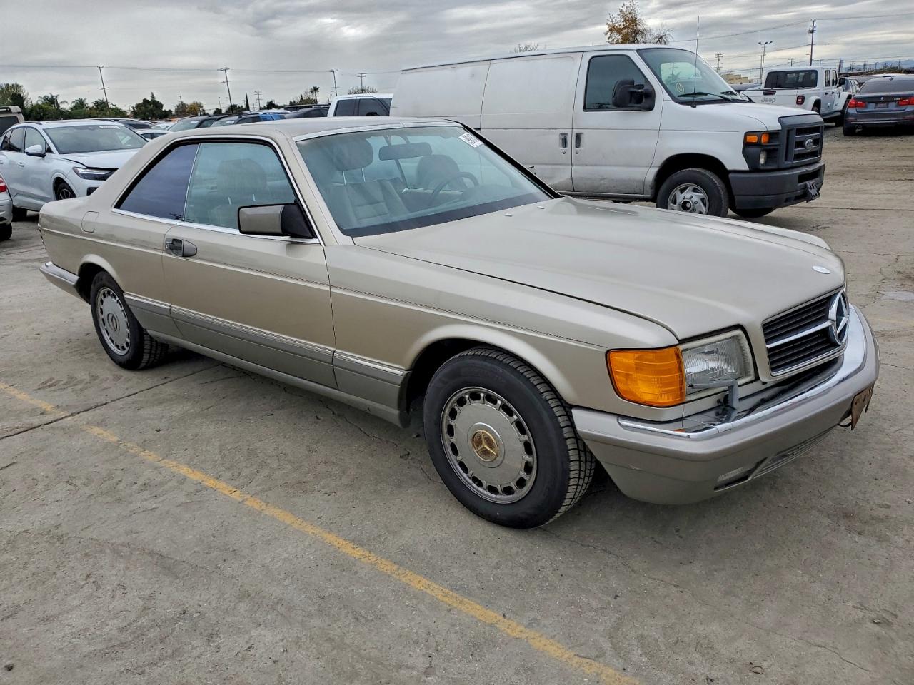 1986 Mercedes-benz 560 Sec Бежевый vin: WDBCA45D5GA245991