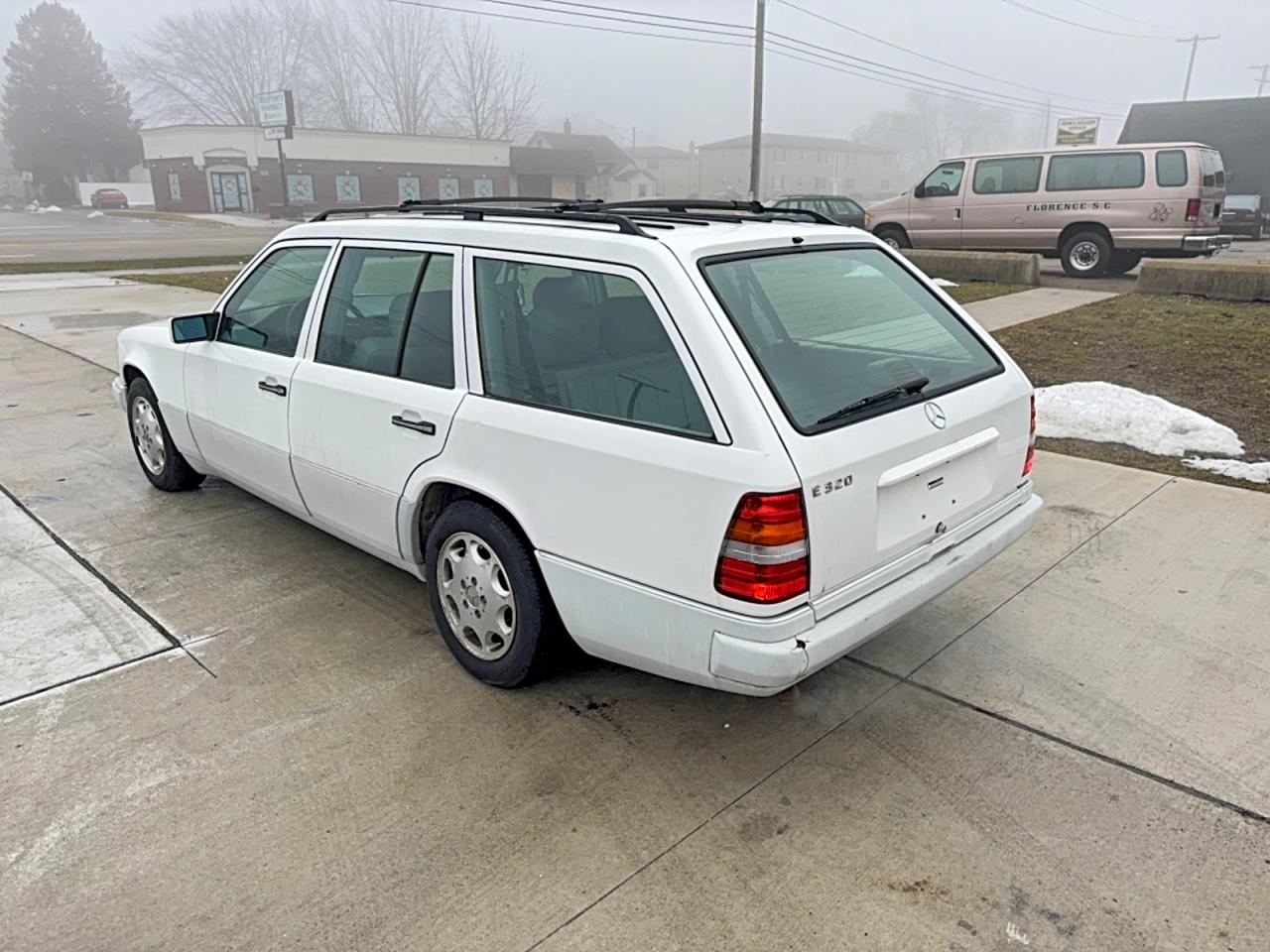 1995 Mercedes-benz E 320 White vin: WDBEA92E2SF296279