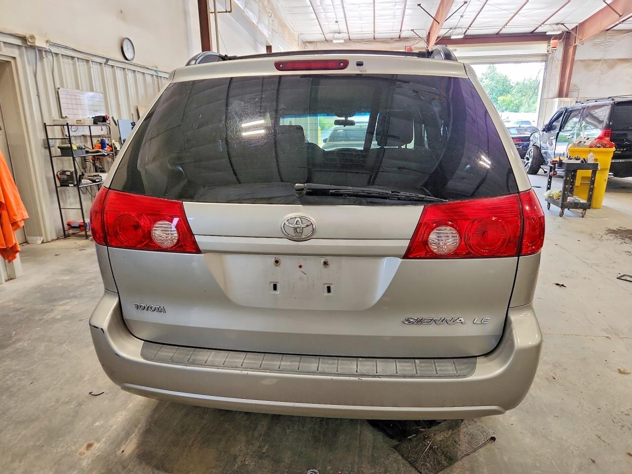 2007 Toyota Sienna Le 7-passenger Gray vin: 5TDZK23C57S090062