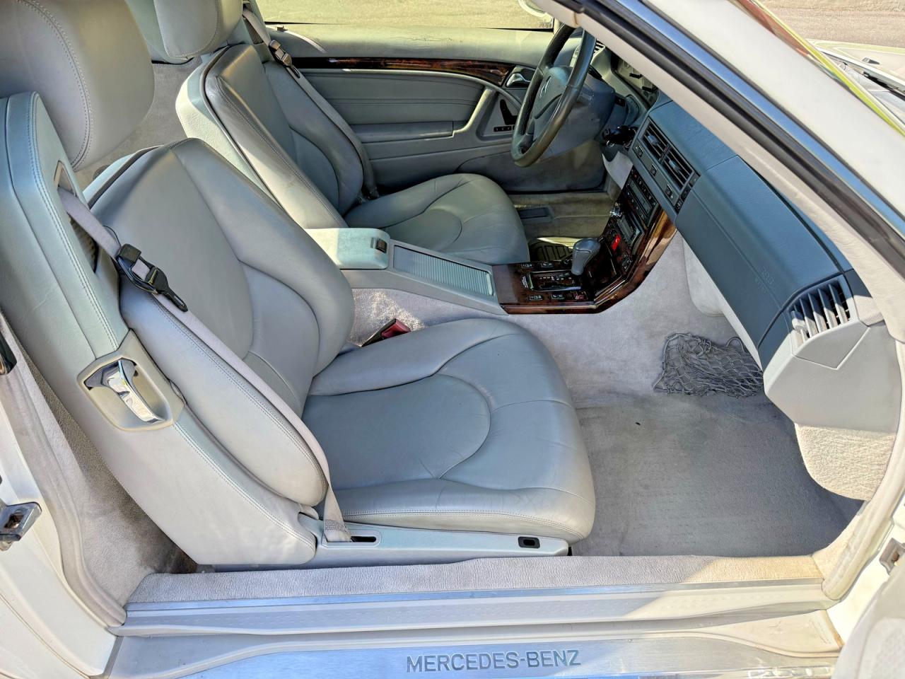 2001 Mercedes-benz Sl 500 White vin: WDBFA68F81F196270
