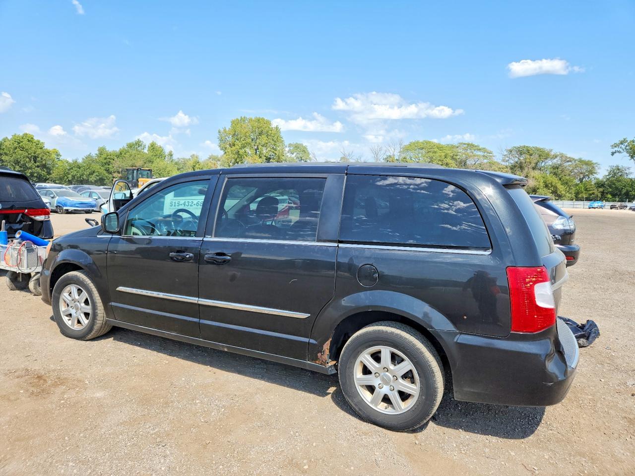 2012 Chrysler Town & Country Touring Red vin: 2C4RC1BG1CR410718