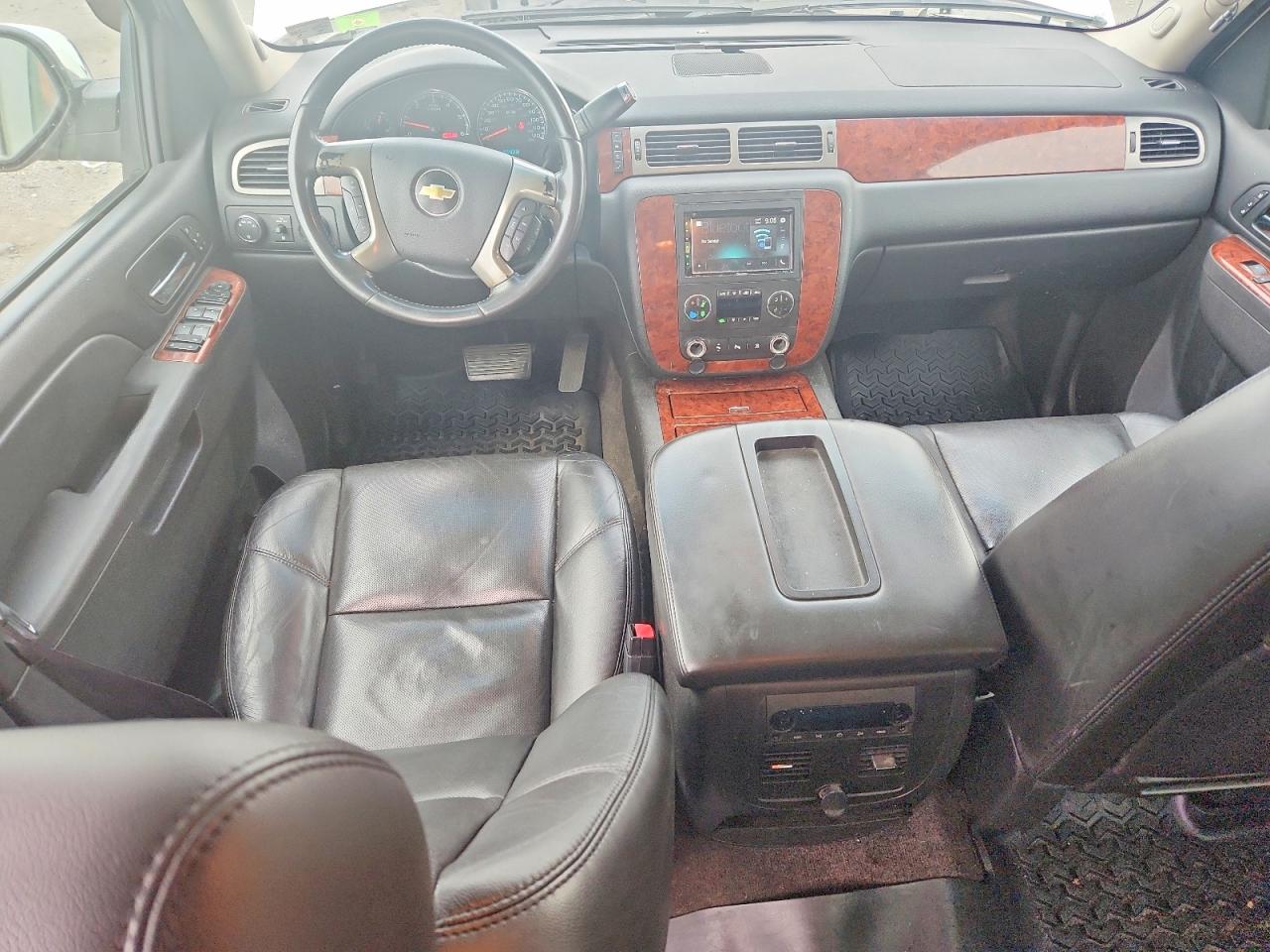 2011 Chevrolet Avalanche Ltz White vin: 3GNTKGE34BG318714