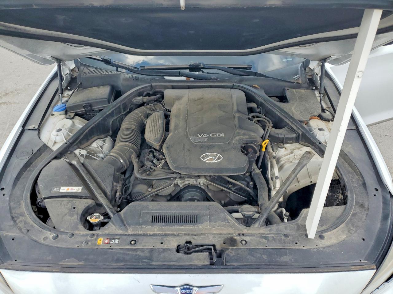 2015 Hyundai Genesis 3.8l White vin: KMHGN4JE2FU069223
