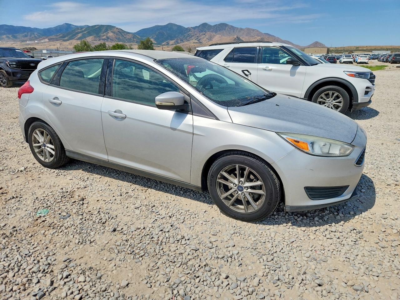 2015 Ford Focus Se Silver vin: 1FADP3K25FL326998