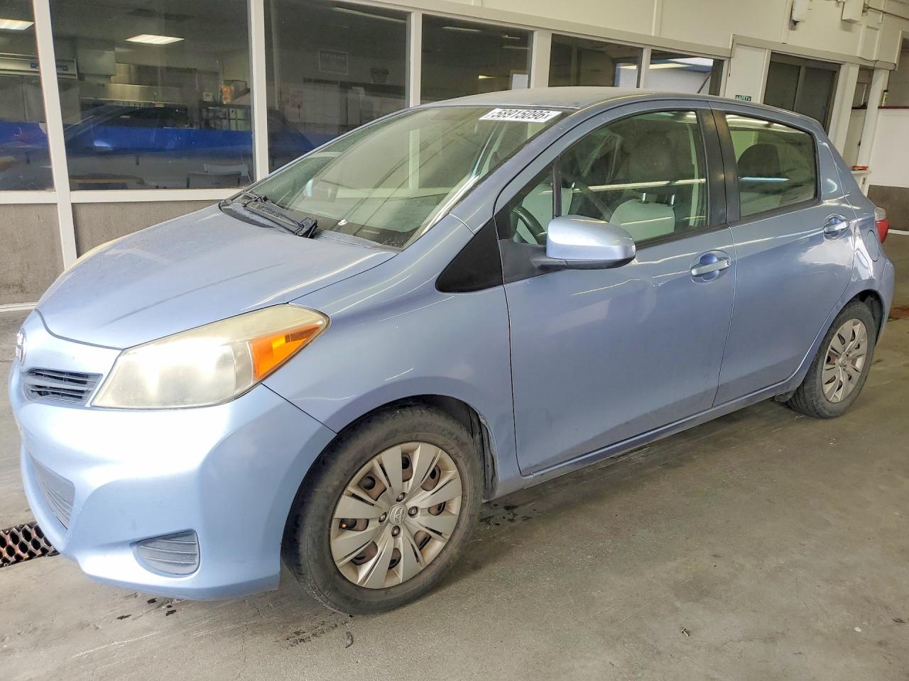 2013 Toyota Yaris 5-door Le Blue vin: JTDKTUD37DD558857