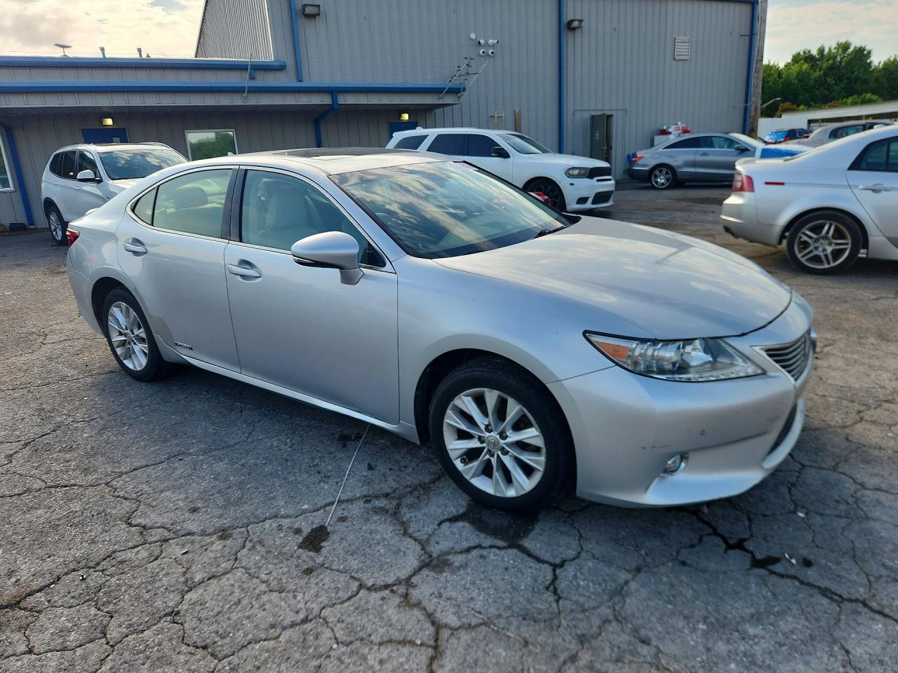 2014 Lexus Es 300h Silver vin: JTHBW1GG0E2044915