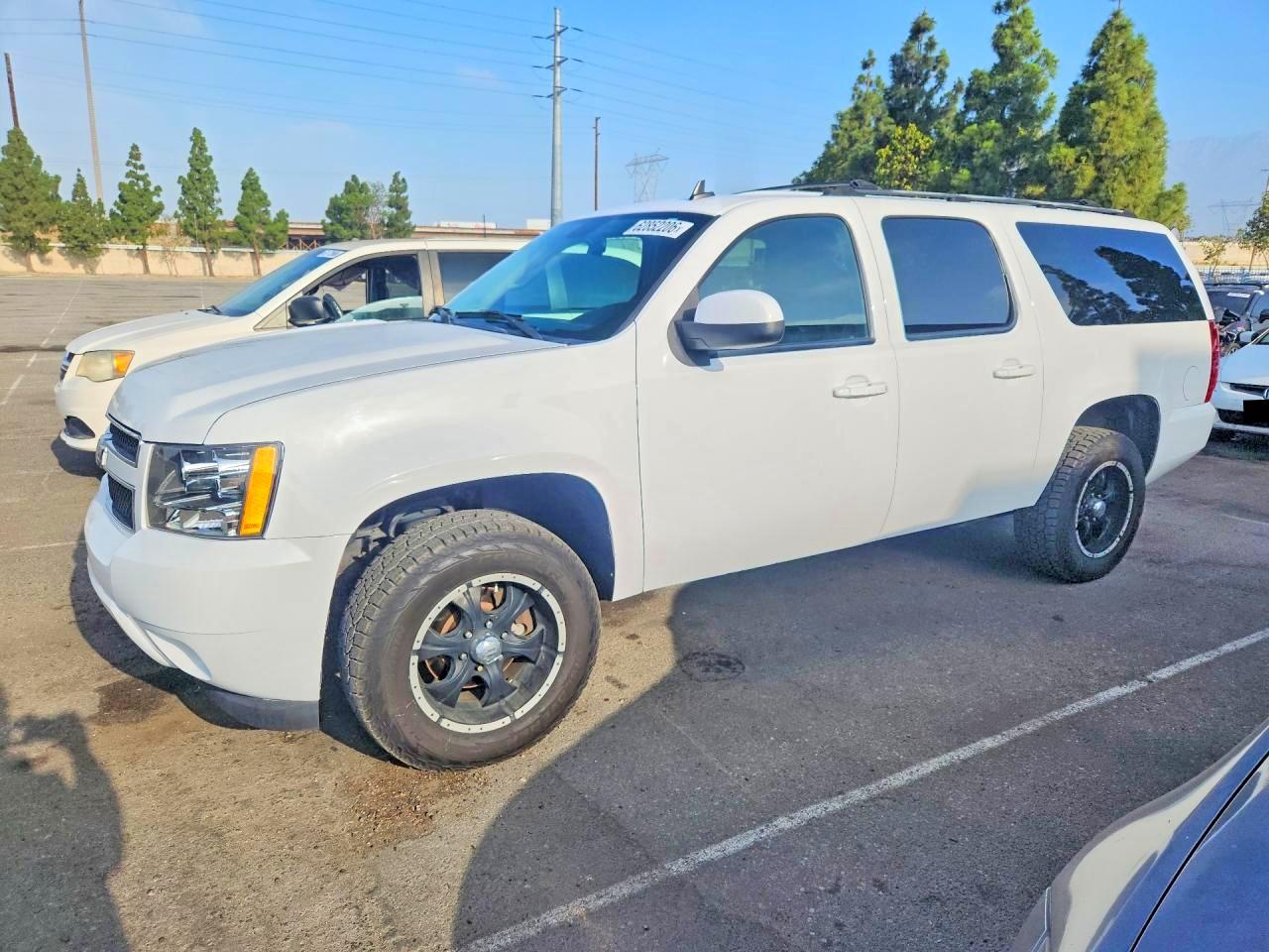 2007 Chevrolet Suburban C1500 White vin: 3GNFC16067G196649
