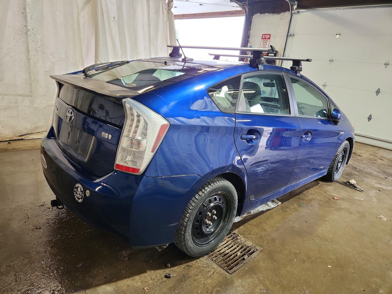 2011 Toyota Prius Two Blue vin: JTDKN3DU7B1418254