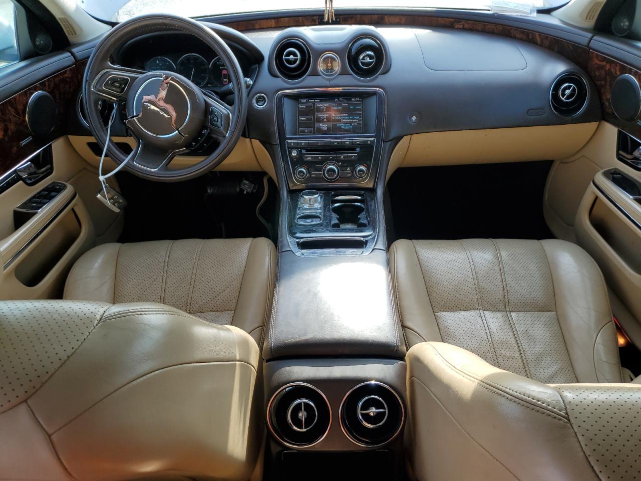 2013 Jaguar Xj White vin: SAJWA1C75D8V55556