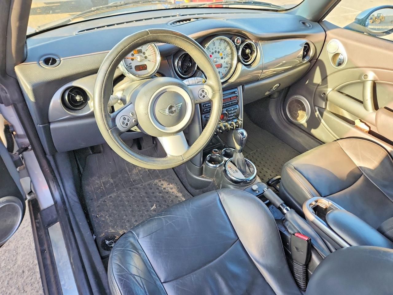2005 Mini Cooper Silver vin: WMWRF33535TG13105
