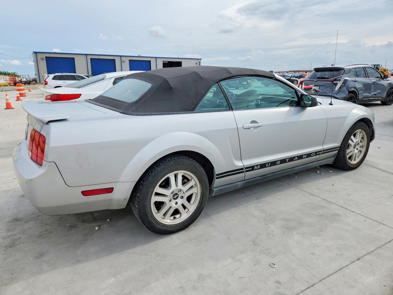 2007 Ford Mustang Серебряный vin: 1ZVHT84N275284692