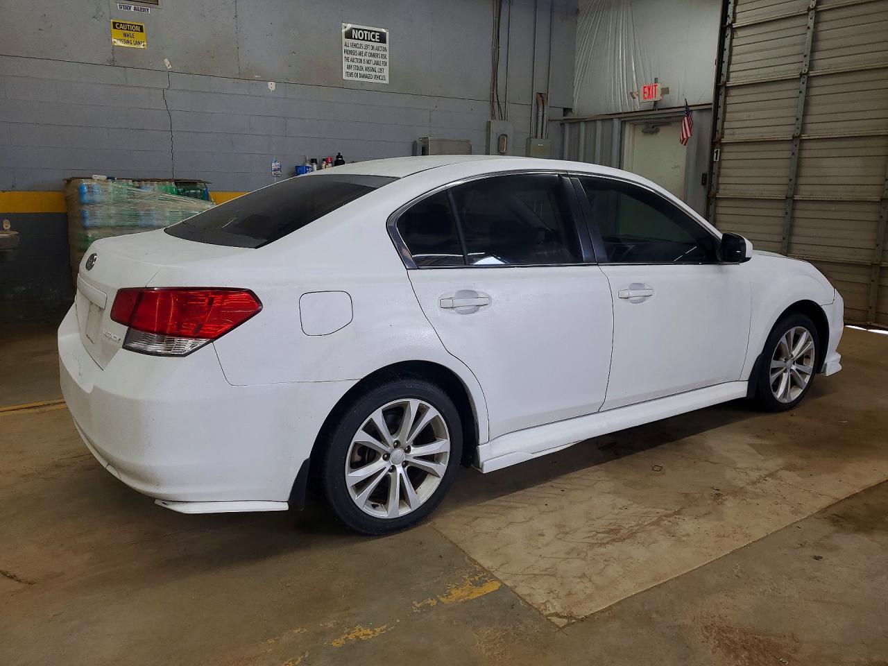 2013 Subaru Legacy 2.5i Premium White vin: 4S3BMCG69D3009891