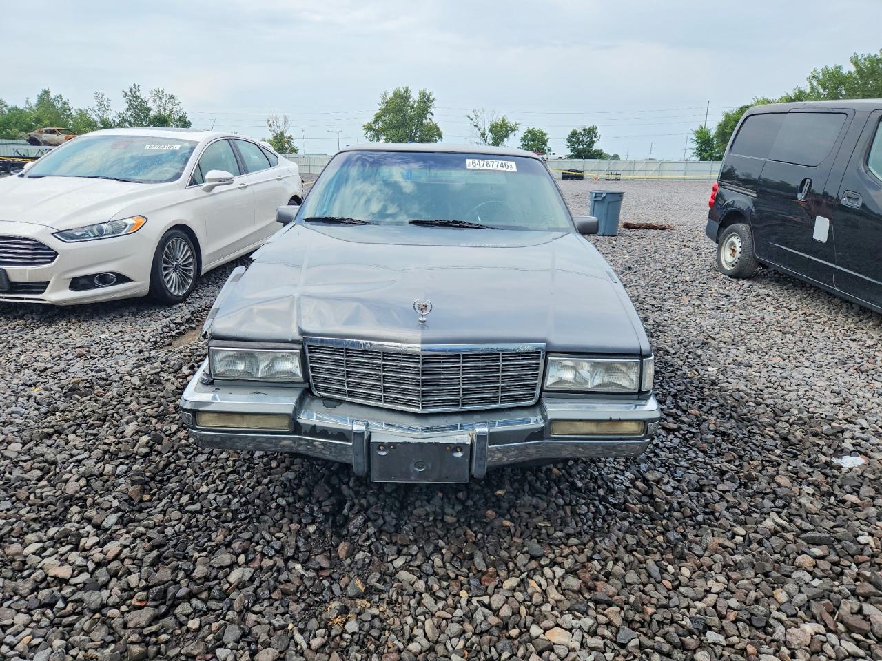 1992 Cadillac Deville Gray vin: 1G6CD53B6N4230897