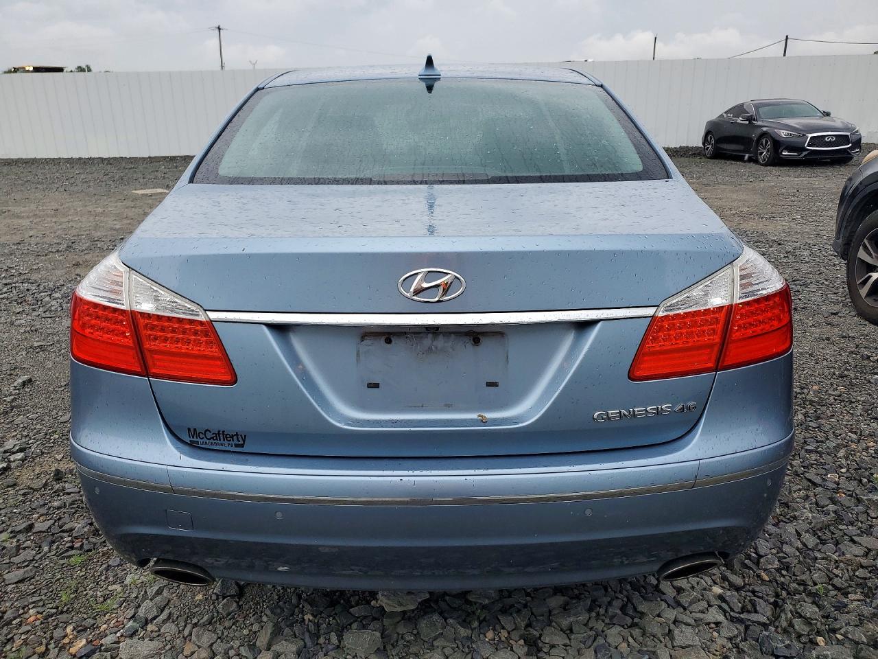 2010 Hyundai Genesis 4.6l Blue vin: KMHGC4DF2AU071685